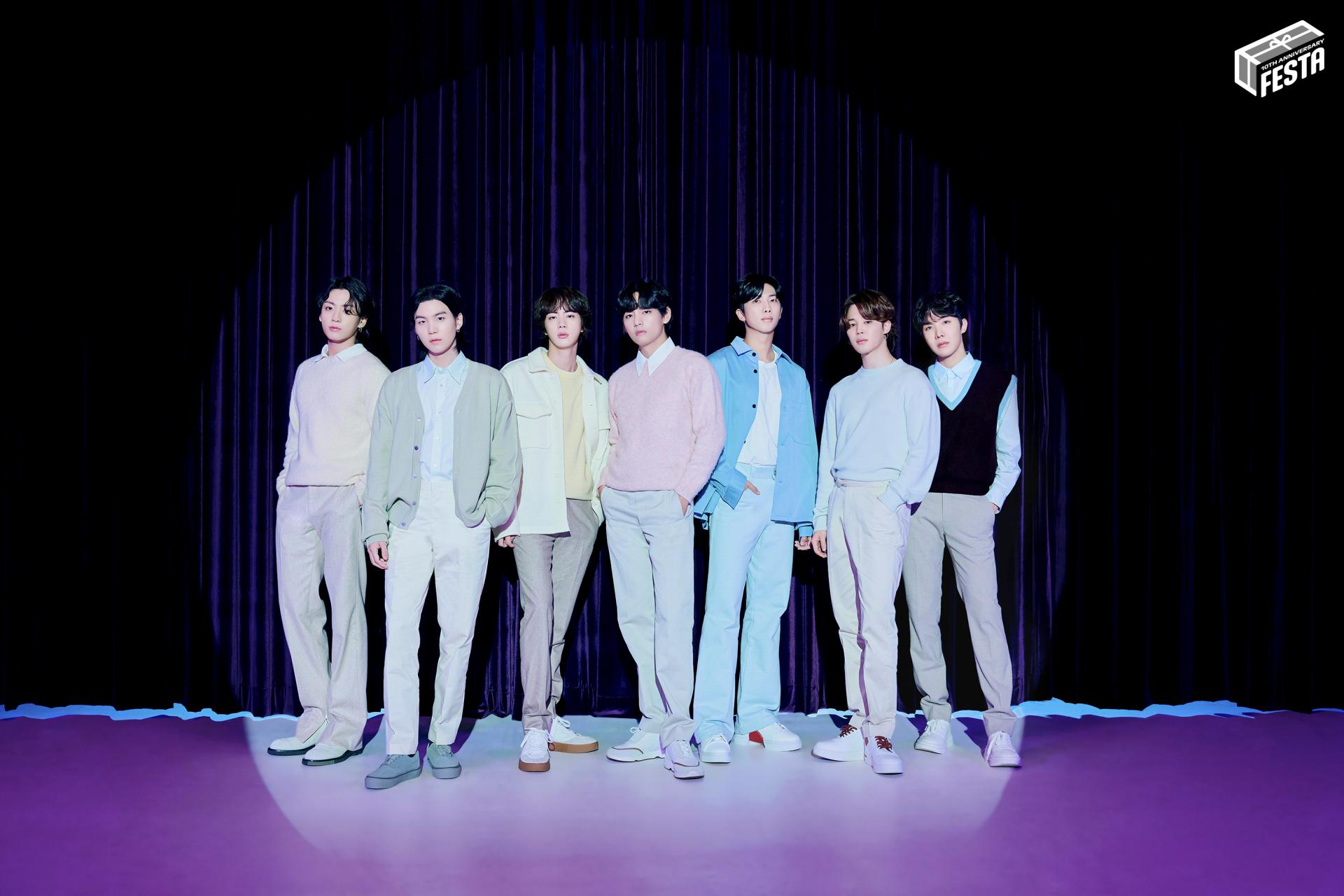 BTS Celebra El 10mo Aniversario De Su Debut En Divertidas Fotos 