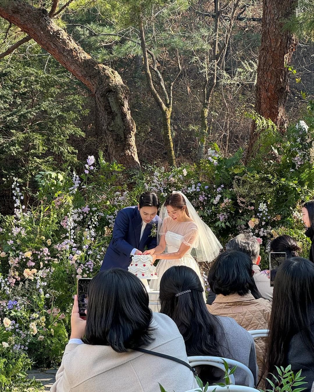 Girl s Day Shares Tearful Photos From Sojin s Wedding Soompi