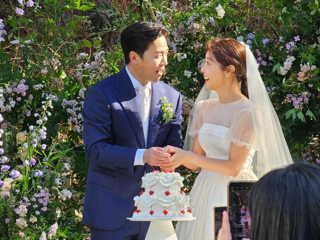 Girl s Day Shares Tearful Photos From Sojin s Wedding Soompi