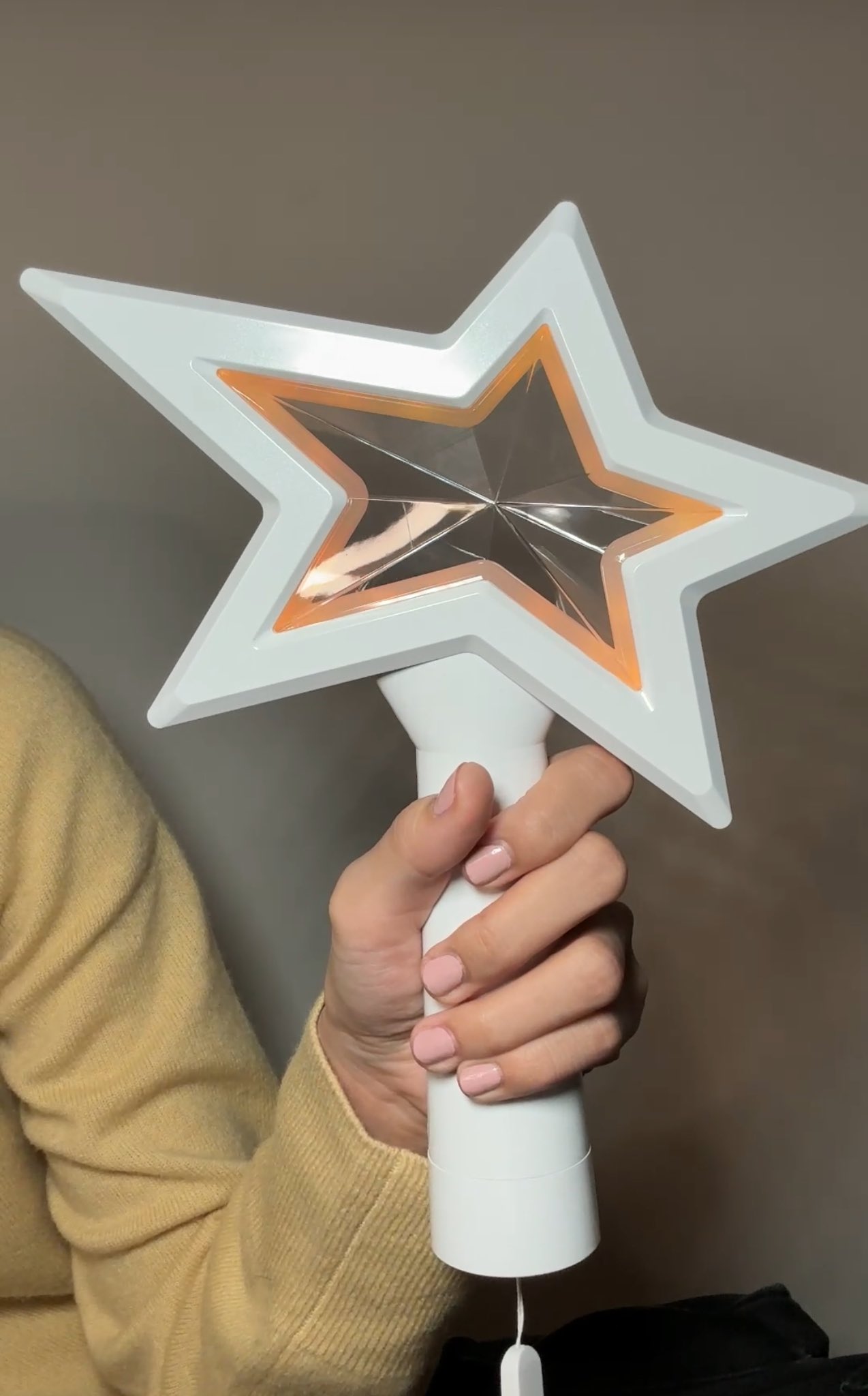 BLACKPINK s Lisa Reveals New Solo Light Stick Soompi BLACKPINK s Lisa Reveals New Solo Light Stick Soompi