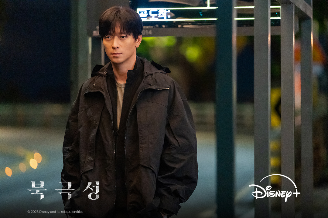 Kang Dong Won sebagai Baek San Ho dalam drama Tempest
