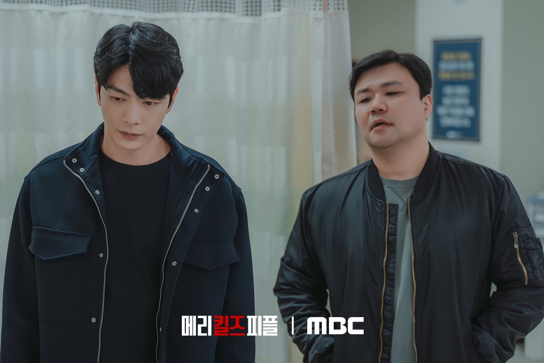 Woo So Jung dalam perawatan medis dan Detektif Ban Ji Hoon menginterogasinya.
