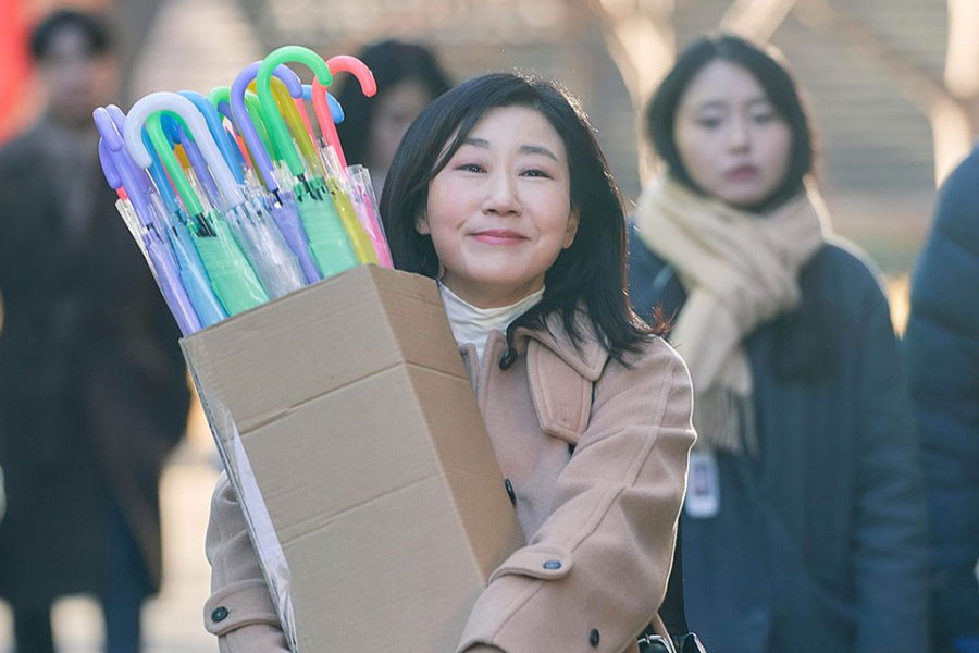Ra Mi Ran Is An Office Worker Who Takes On Odd Tasks For Survival In New Drama “To The Moon”