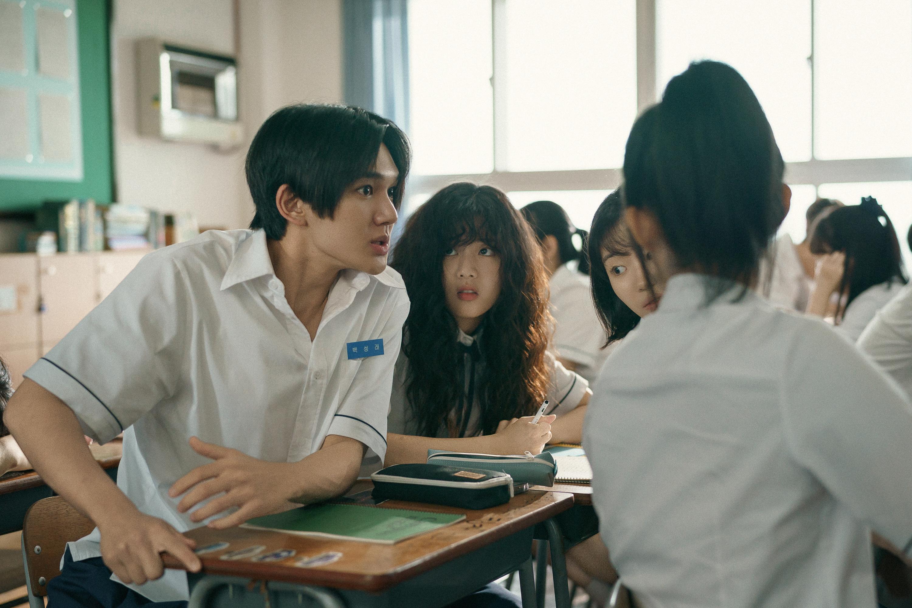Potret karakter pendukung di Love Untangled