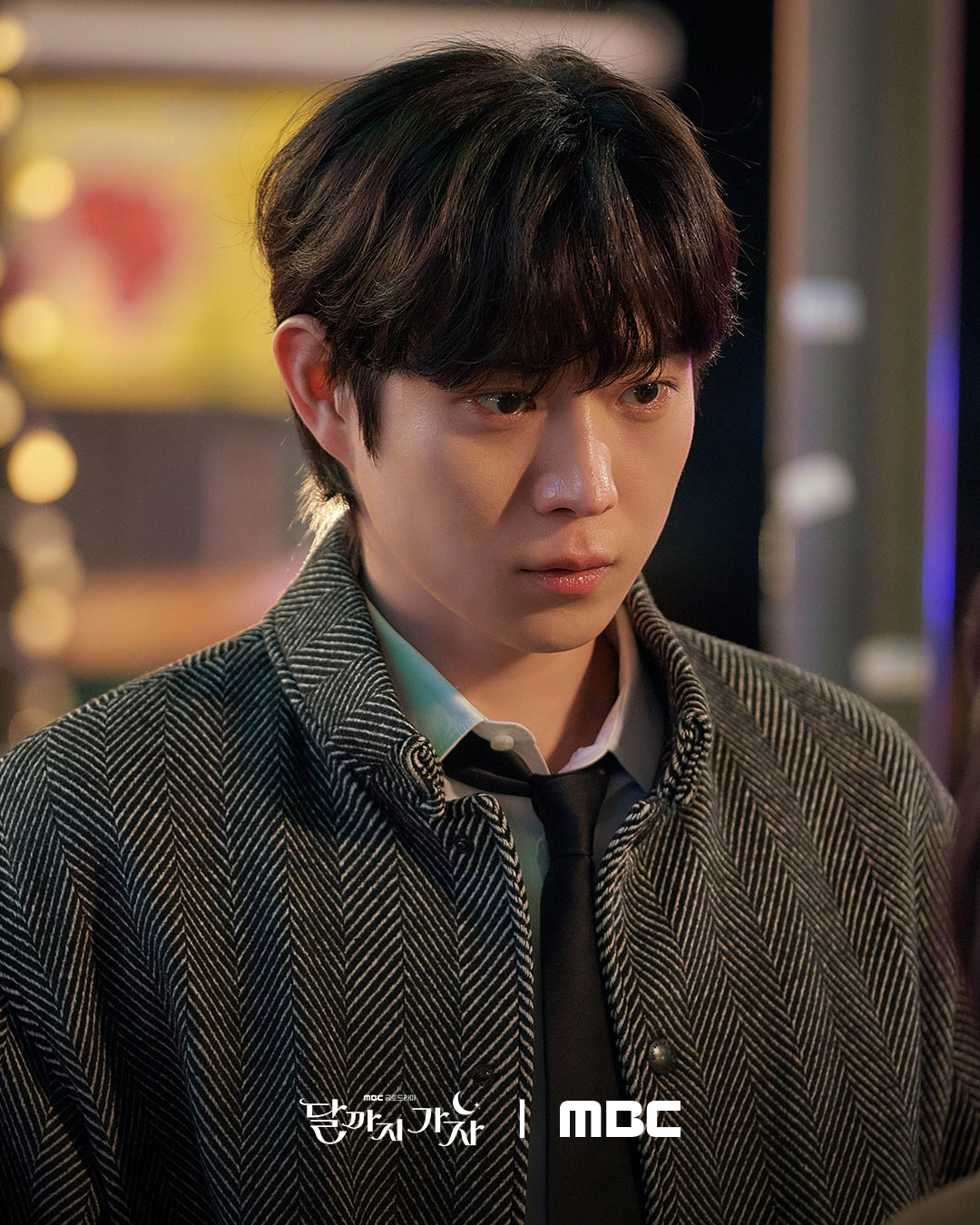 Kim Young Dae sebagai Ham Ji Woo dalam drama To the Moon