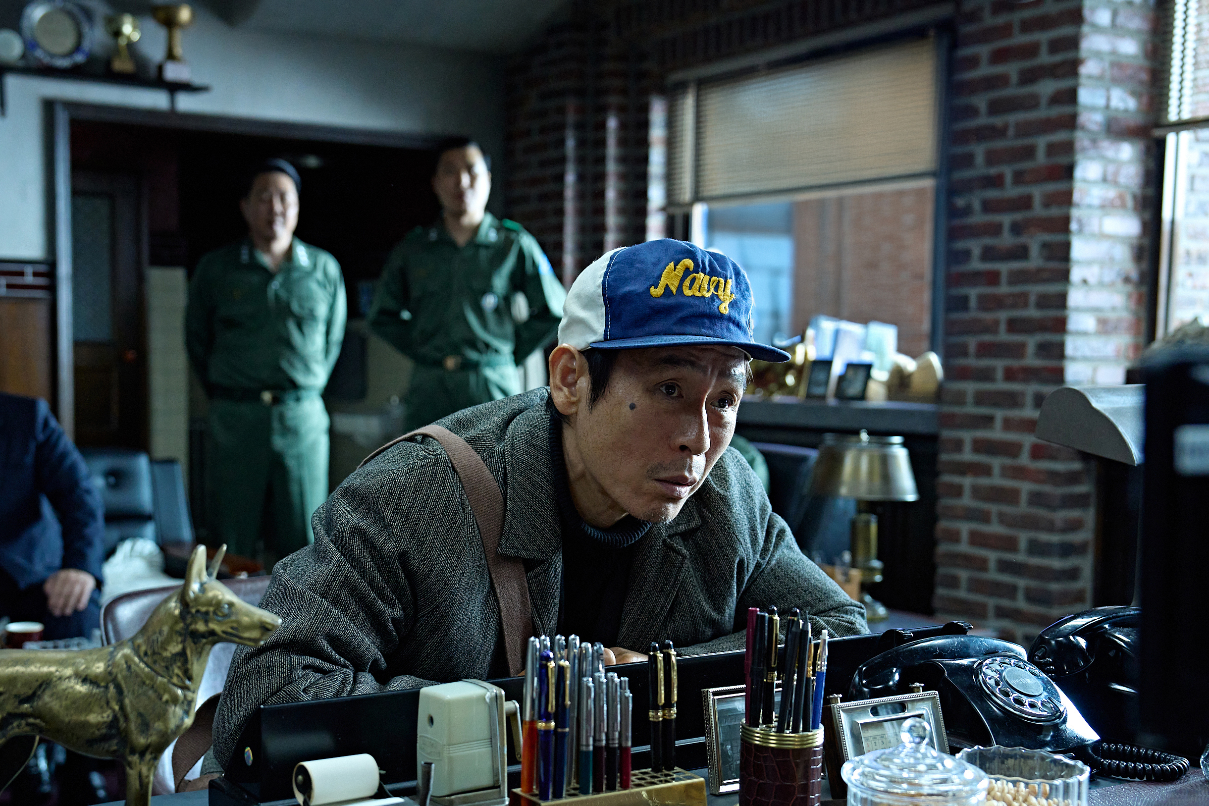 Mysterious Problem-Solver Sul Kyung Gu Works With Air Force Lieutenant Hong Kyung To Land A Hijacked Plane In “Good News”