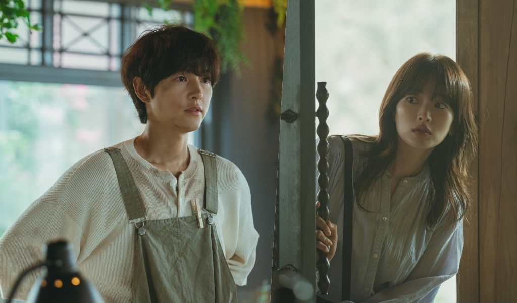 Song Joong Ki Is Startled By A Fateful Reunion With His First Love Chun Woo Hee In “My Youth”