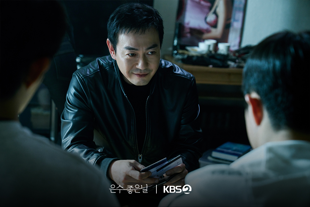 Park Yong Woo Leads Relentless Narcotics Team Against Won Hyun Joon’s Drug Syndicate In “Walking On Thin Ice”