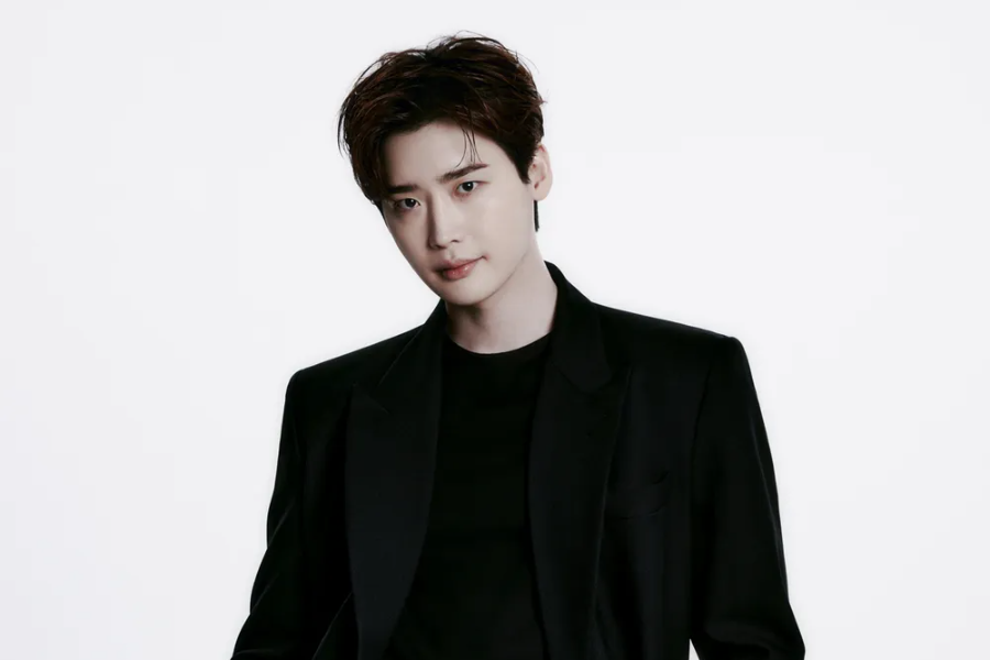 Lee Jong Suk Reveals Official Light Stick