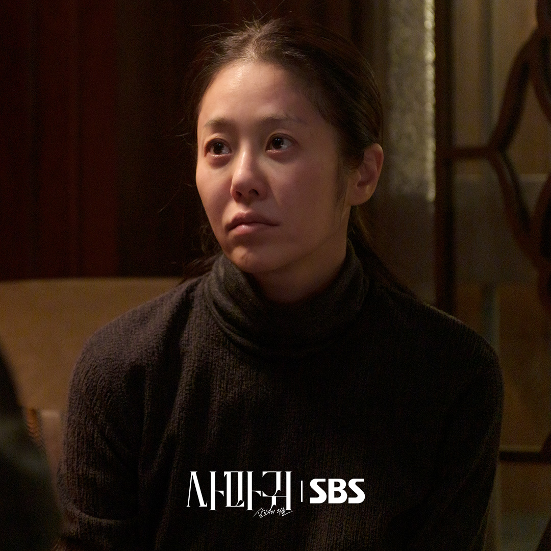 Jang Dong Yoon Grabs Serial Killer Mother Go Hyun Jung By The Throat In “Queen Mantis”