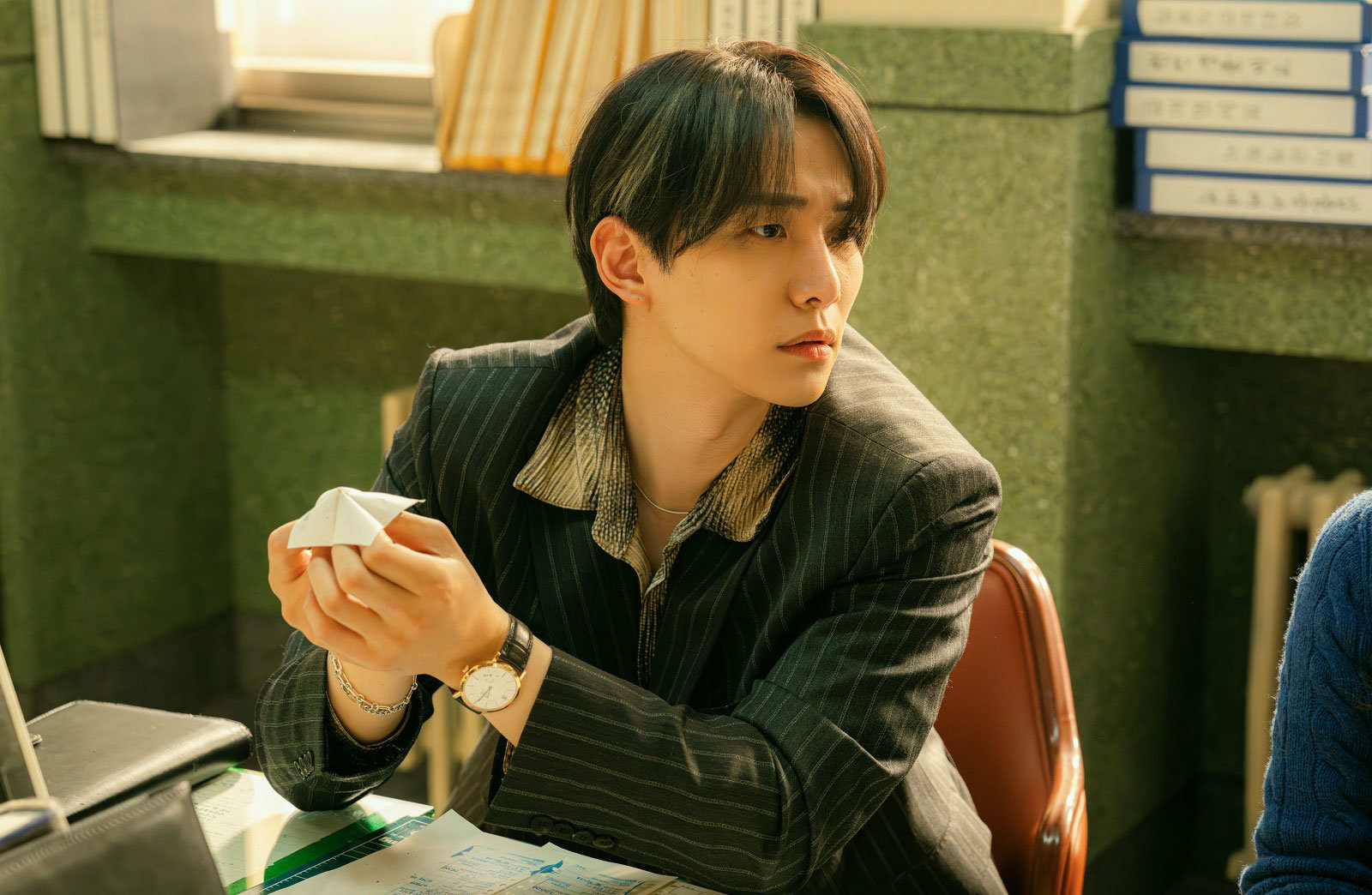 Lee Junho And Kim Min Ha Cross Paths Again In “Typhoon Family”