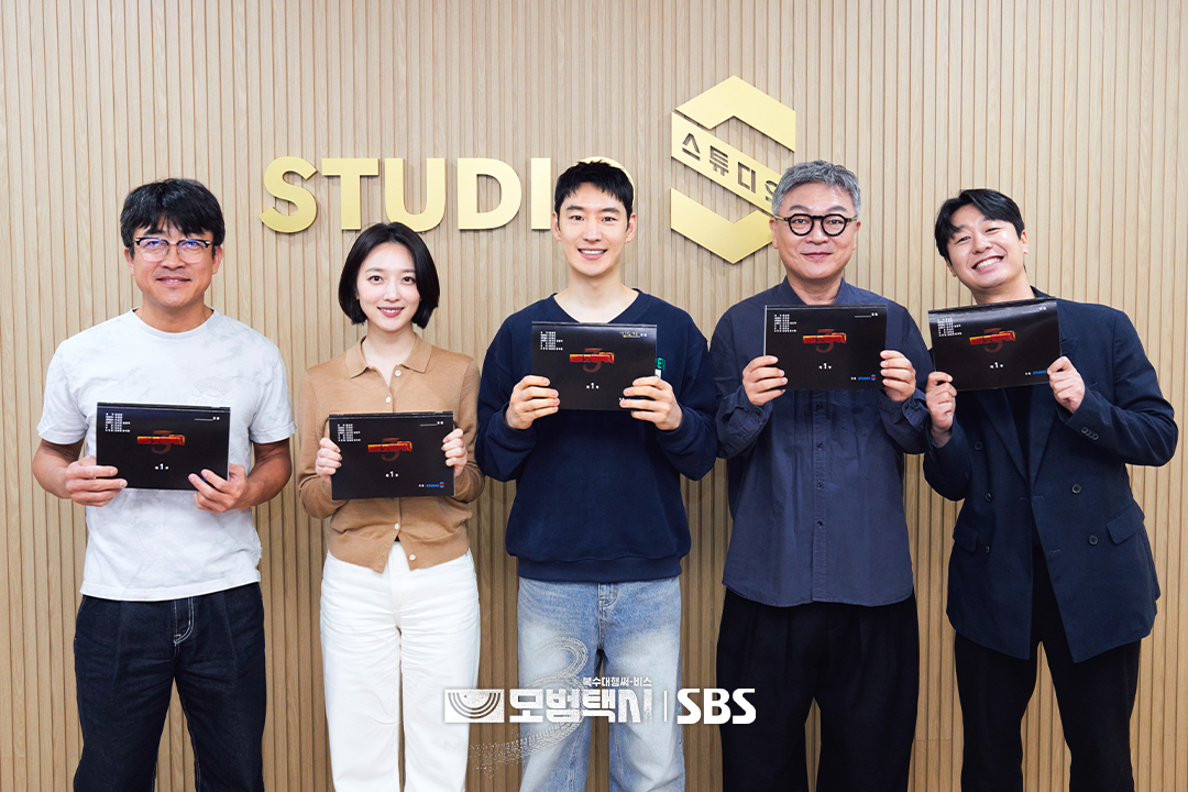 Lee Je Hoon, Pyo Ye Jin, Kim Eui Sung, And More Reunite With Seamless Chemistry At “Taxi Driver 3” Script Reading