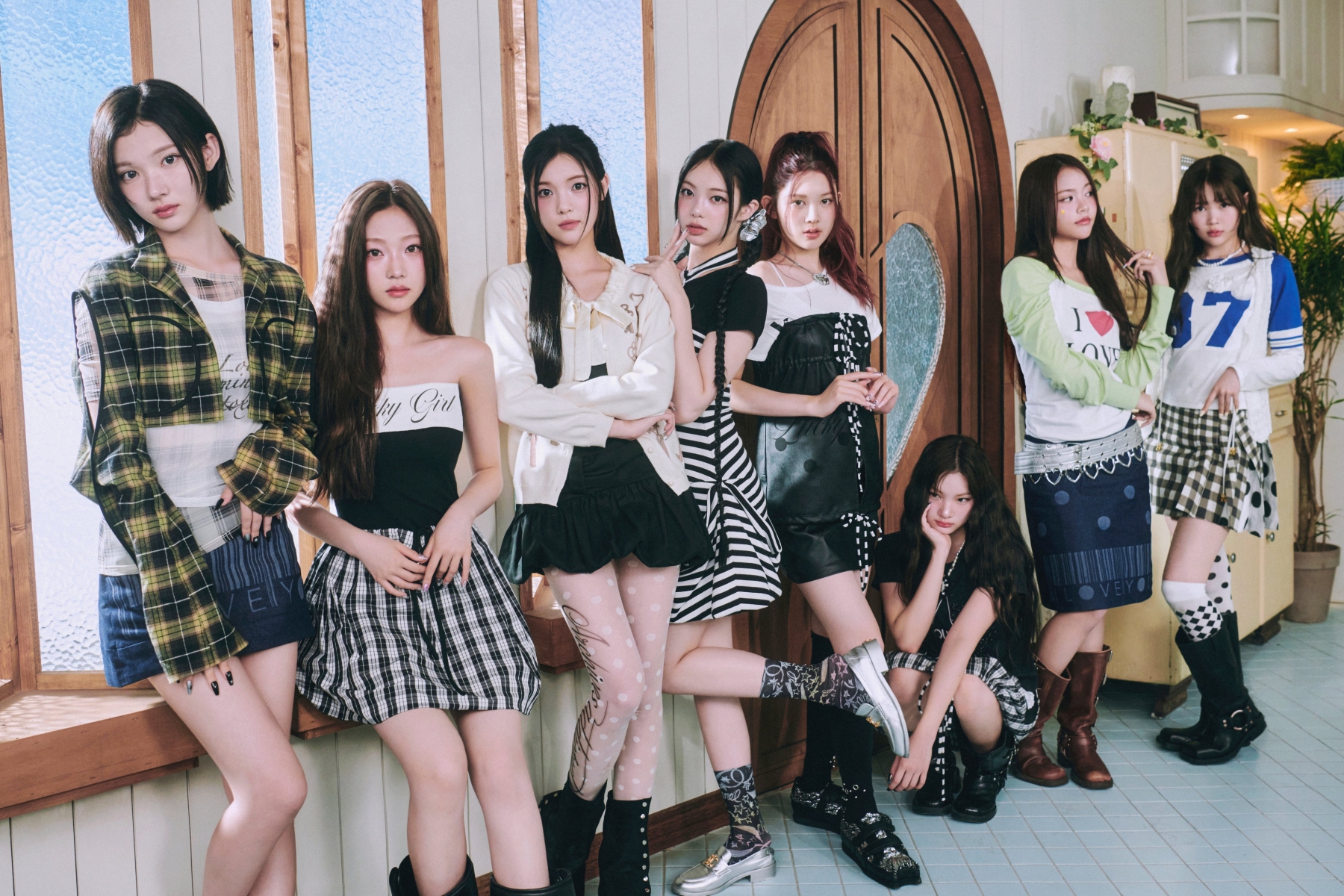 Hearts2Hearts Breaks Their 1st-Week Sales Record With “FOCUS”
