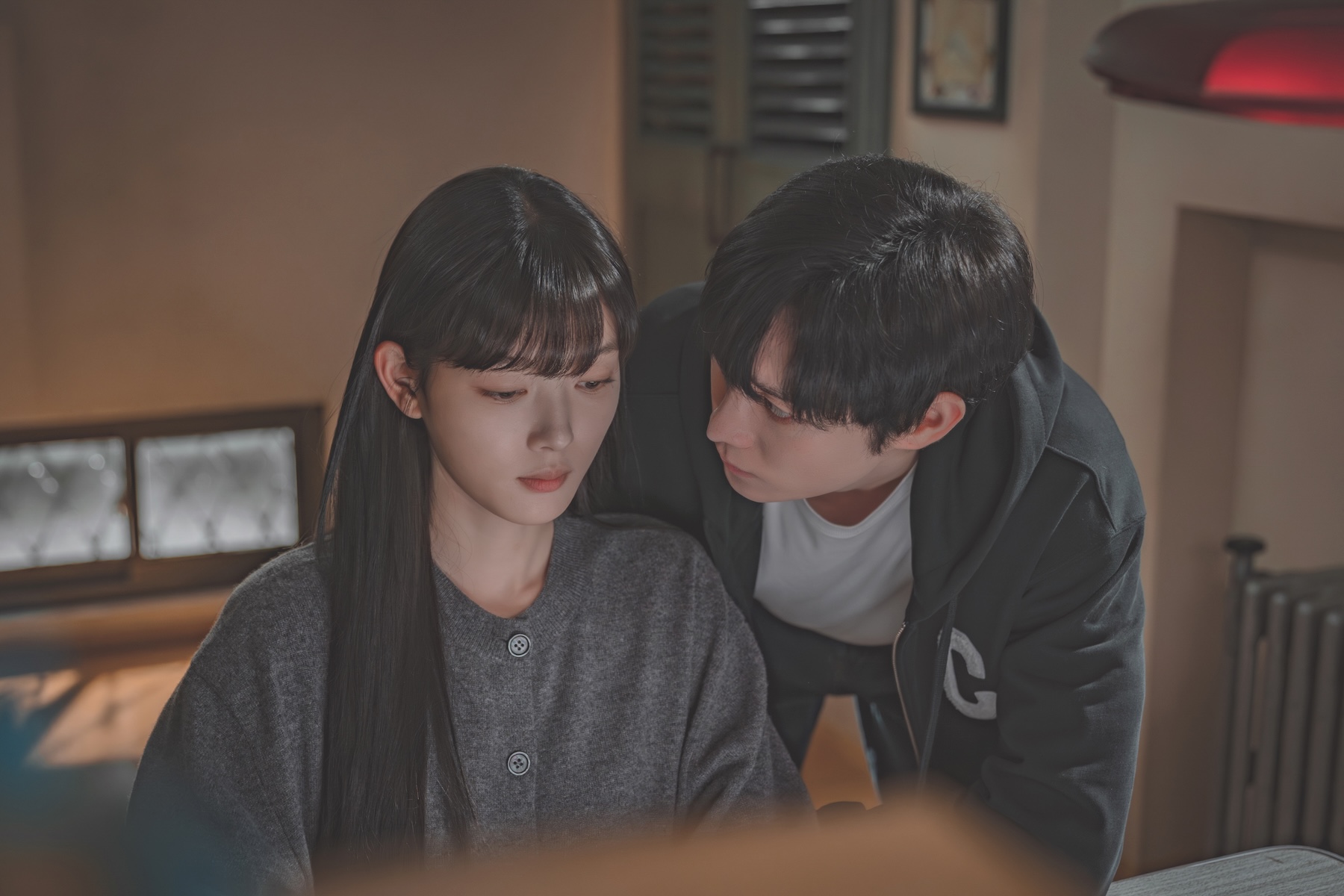 Kim Young Dae Looks After Kim You Jung In New Drama “Dear X”