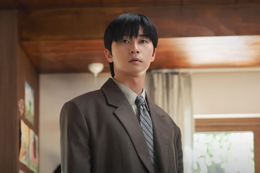 Park Seo Joon Unexpectedly Reunites With His First Love After Covering A Chaebol’s Affair Scandal In New Drama “Surely Tomorrow”