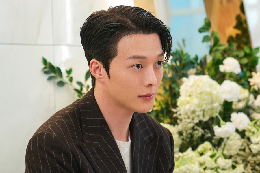 Jang Ki Yong’s Composure Crumbles In Front Of Love In New Drama “Dynamite Kiss”