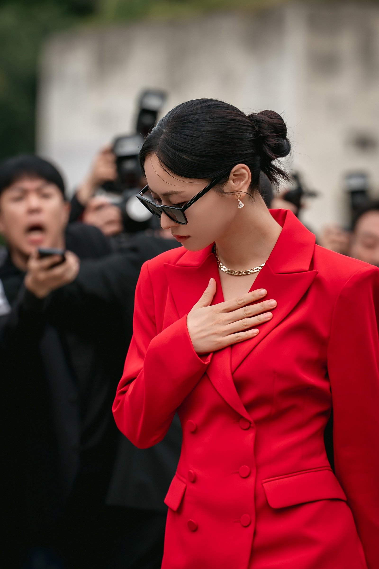 Jeon Yeo Been Turns Heads In Red As She Plots Her Daring Move At The Funeral In “Ms. Incognito”