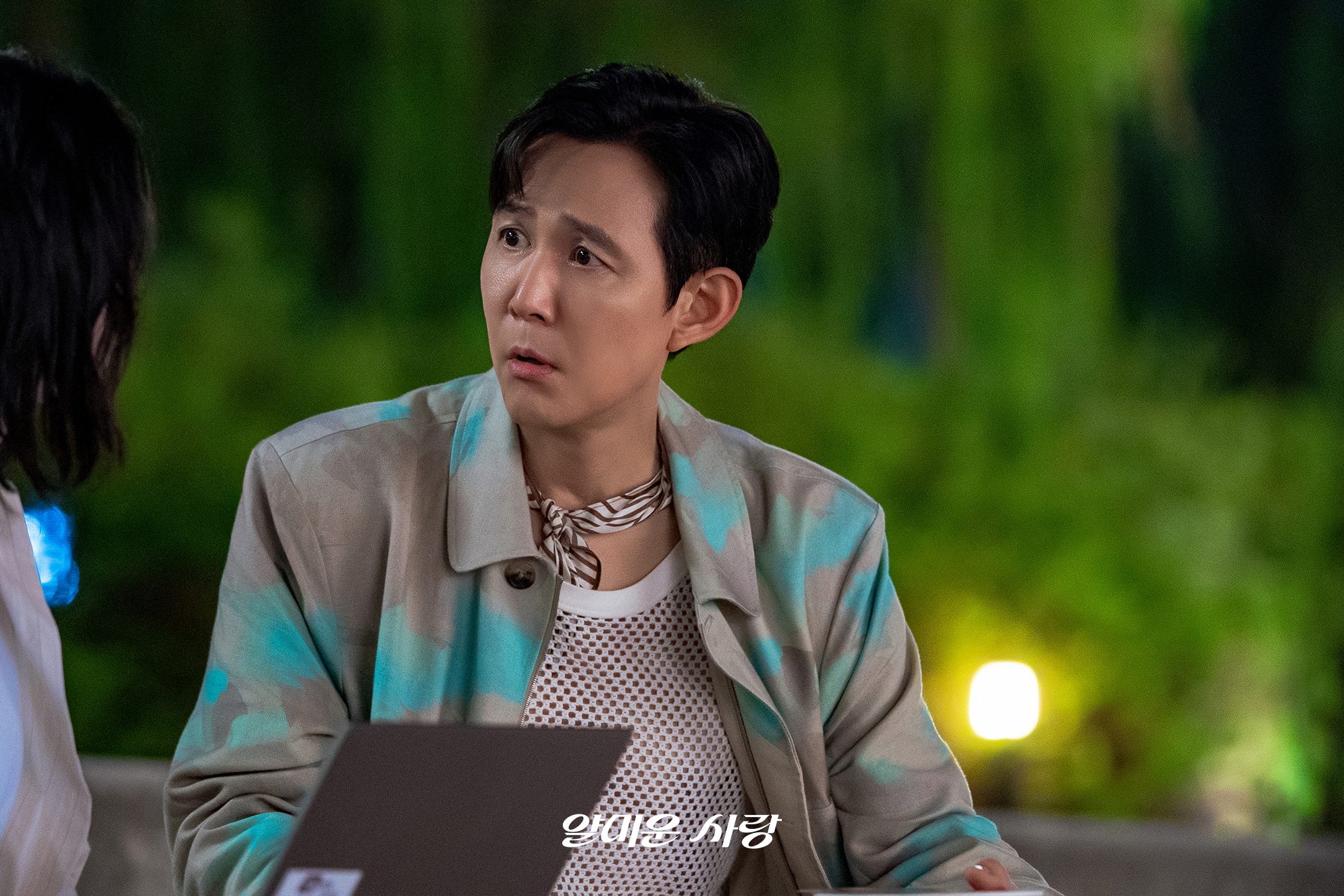 Lee Jung Jae’s Discomfort Grows As Oh Yeon Seo Joins His Film Meeting In “Nice To Not Meet You”
