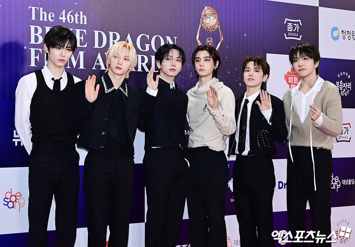 Stars Grace The Red Carpet At 46th Blue Dragon Film Awards