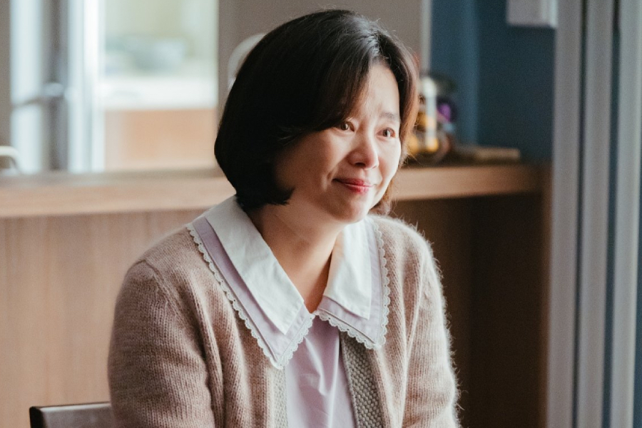 Jang Hye Jin Is Seo Hyun Jin’s Warm And Devoted Mother With A Hidden Heartache In “Love Me”
