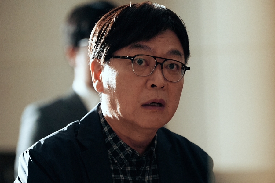 Kim Eui Sung Is Forcibly Removed From The Courtroom In “Taxi Driver 3” + Origins Of Rainbow Taxi Service To Be Revealed