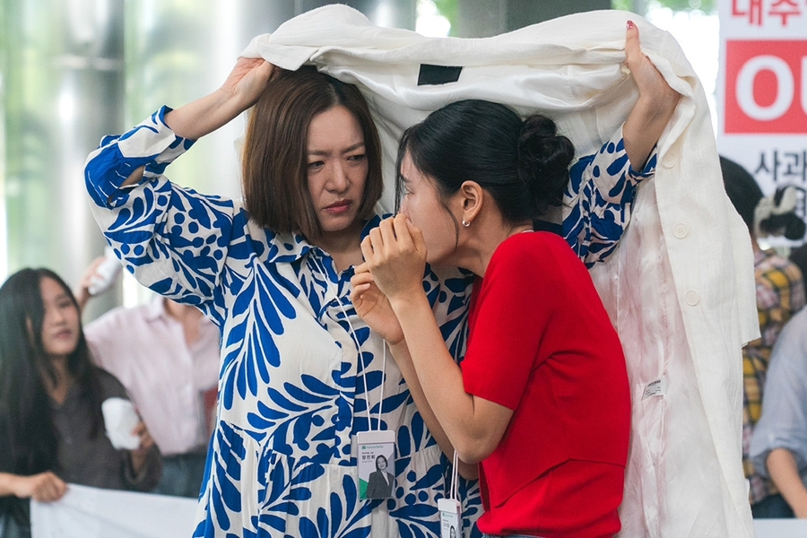Ahn Eun Jin Is Rescued By Jung Soo Young Amid A Crisis In “Dynamite Kiss”