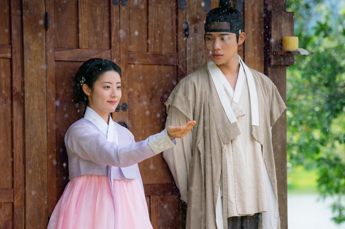 Moon Sang Min Falls In Love With Nam Ji Hyun At First Sight In “To My Beloved Thief”