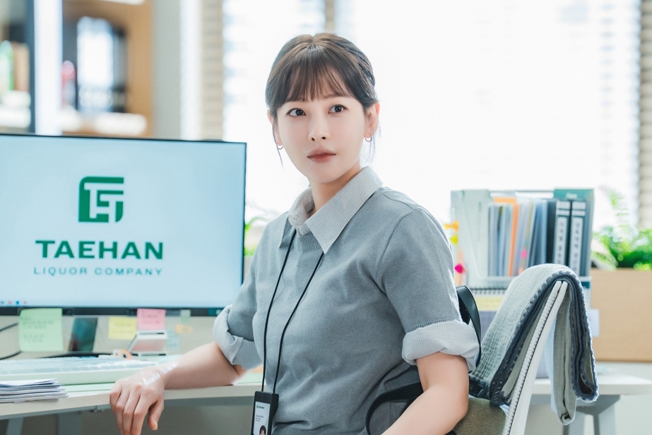 Oh Yeon Seo Dishes On Her Chemistry With Choi Jin Hyuk In New Rom-Com Drama “Positively Yours”