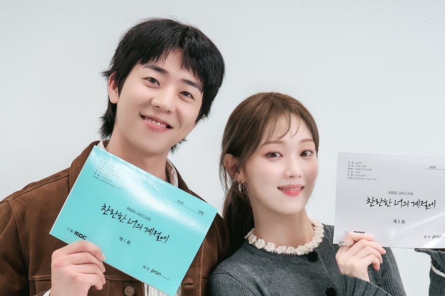 Lee Sung Kyung And Chae Jong Hyeop’s New Romance Drama Confirms Premiere Date With Glimpse Of First Script Reading