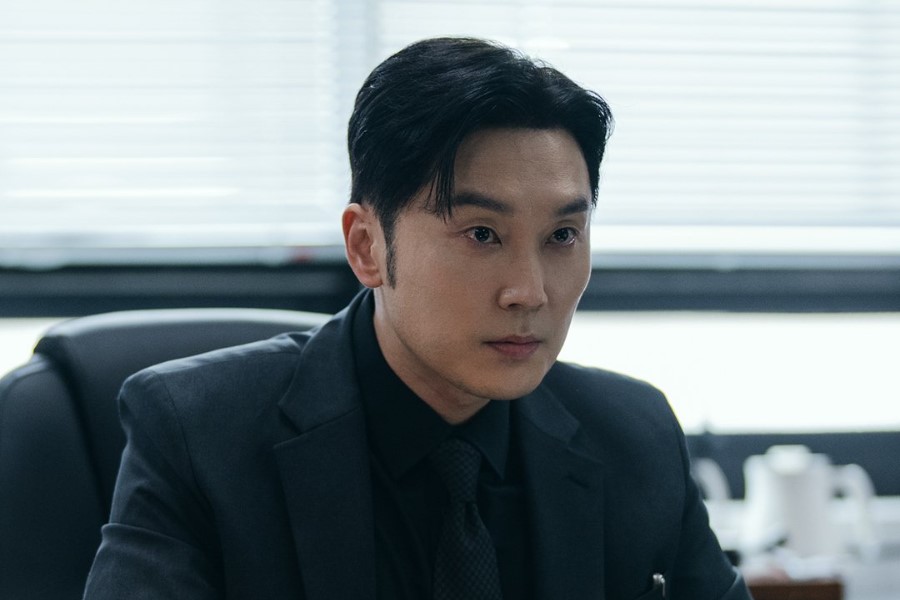 Seo Hyun Woo Portrays A Prosecutor Whose Calm Exterior Masks Deep Inferiority In “Honour”