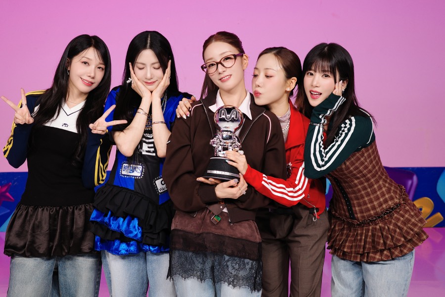 Watch: Apink Takes 1st Win For “Love Me More” On “M Countdown”; Performances By SEVENTEEN’s DxS, ALPHA DRIVE ONE, And More