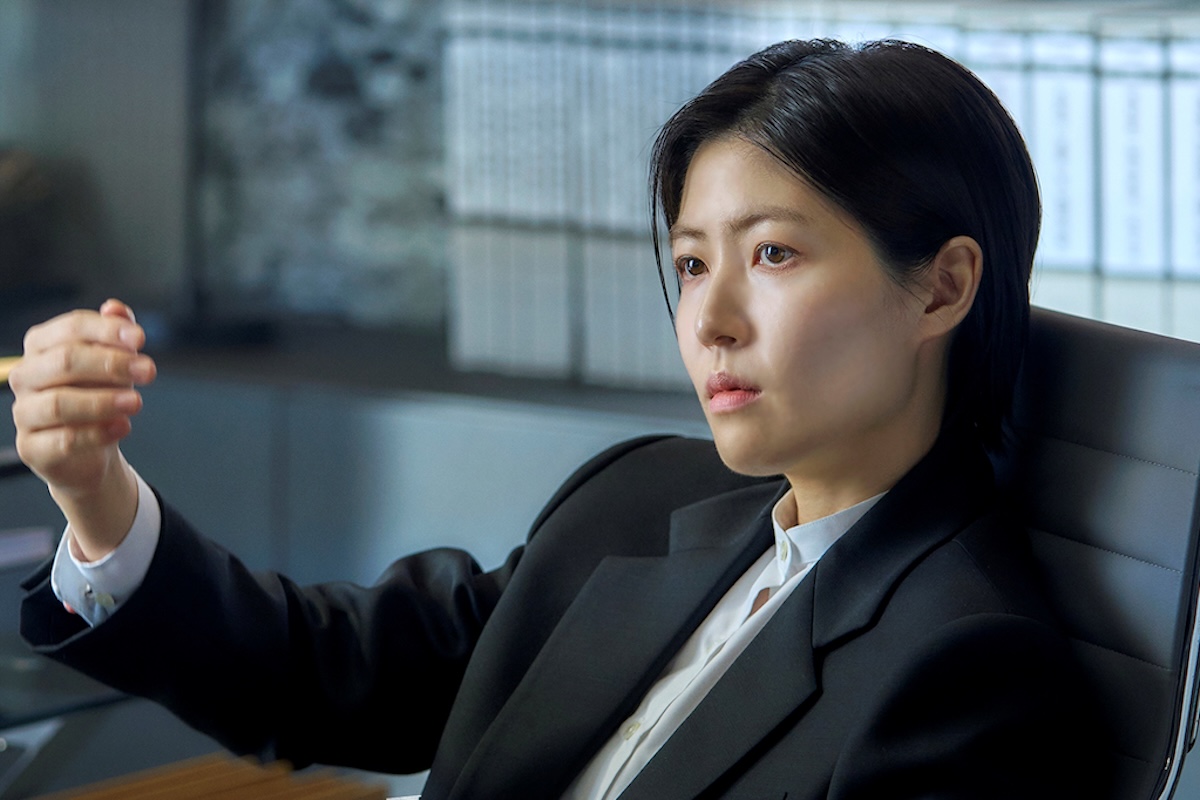 Shim Eun Kyung Transforms Into An Operative Involved In A Redevelopment Project In New Drama “Mad Concrete Dreams”