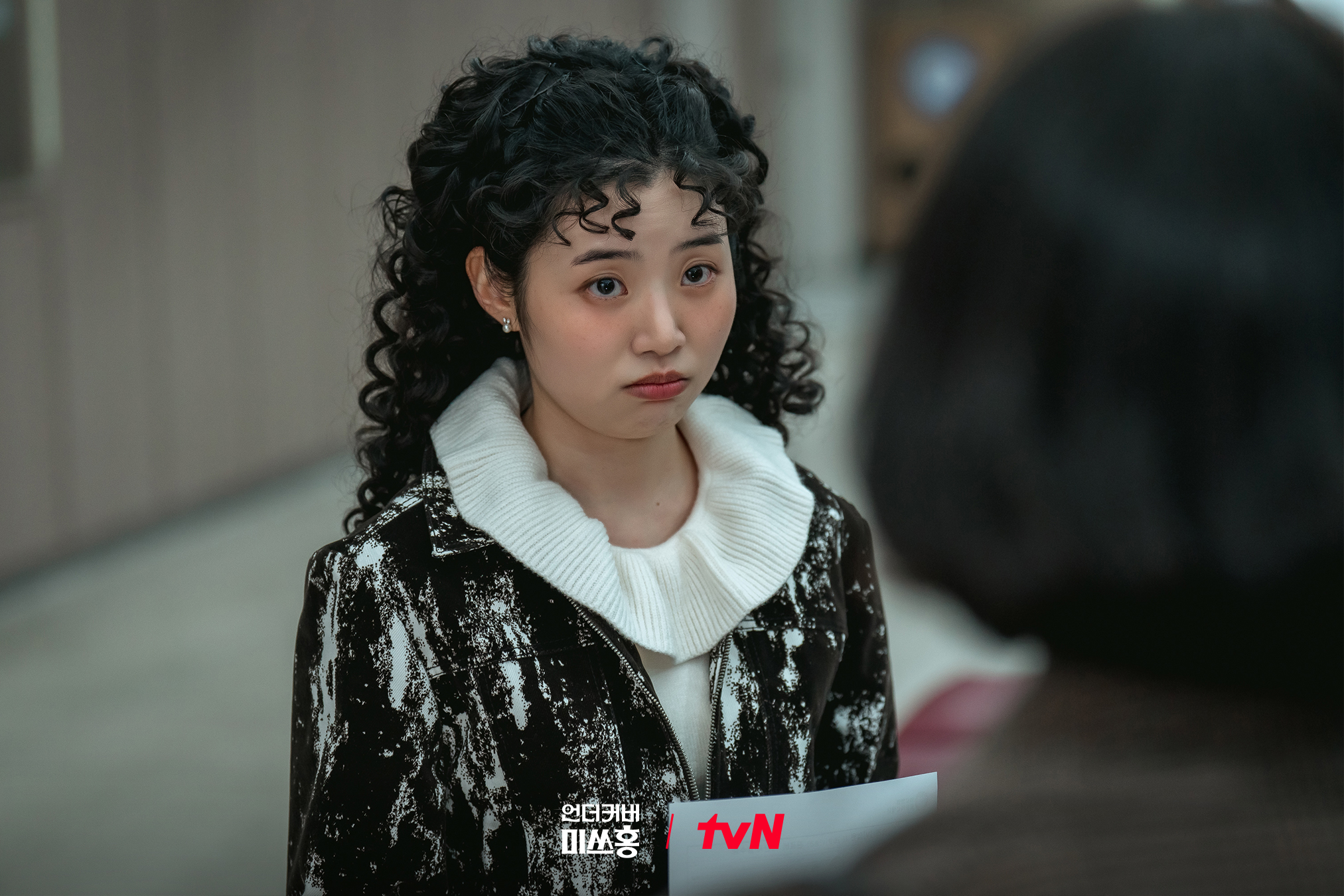 Park Shin Hye And Ha Yun Kyung Confront Choi Ji Su In “Undercover Miss Hong”