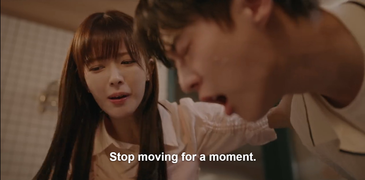 مشهد غسل العين بالماء في الدراما