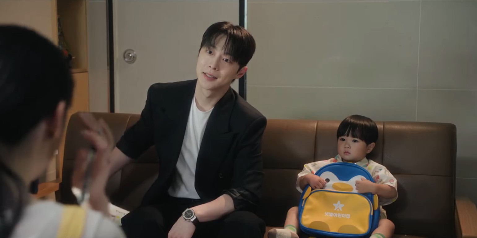 تاي هيونغ يظهر جانبه الأبوي الحنون