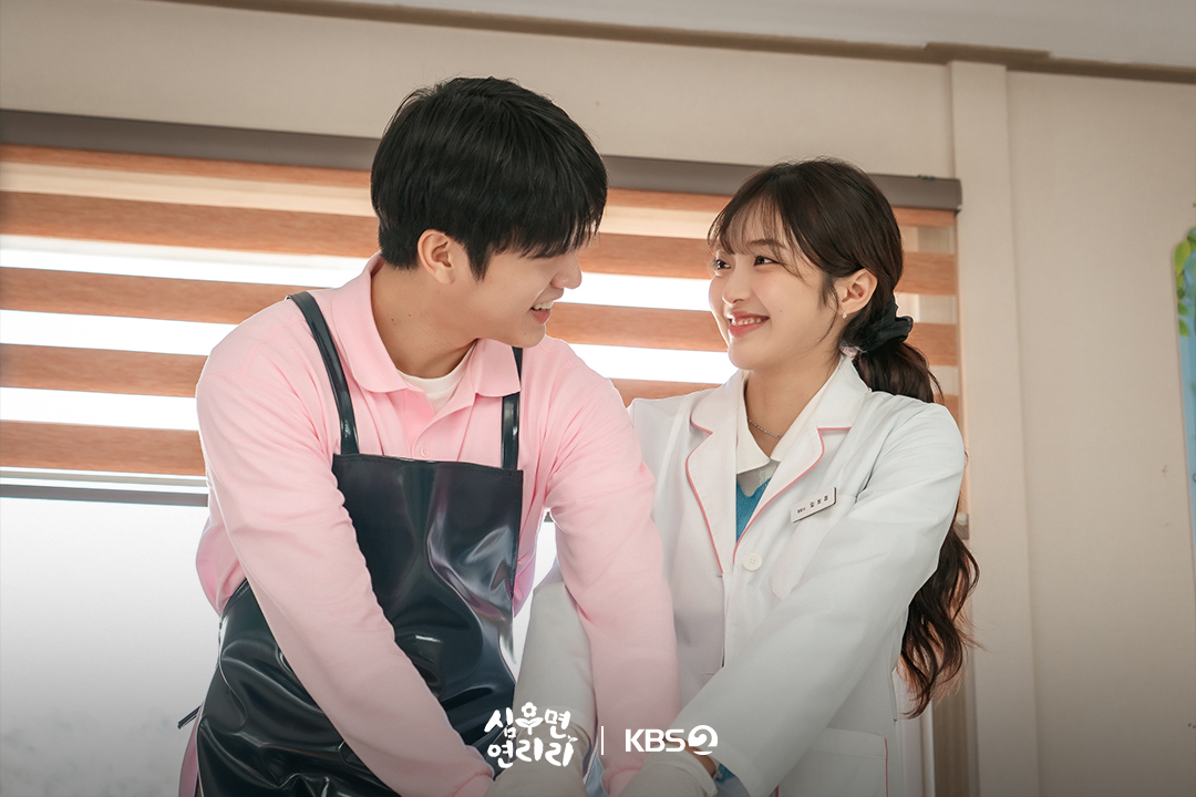 Lee Jin Woo And Choi Gyu Ri’s Love-At-First-Sight Romance Begins Despite Their Families’ Feud In “Cabbage Your Life”