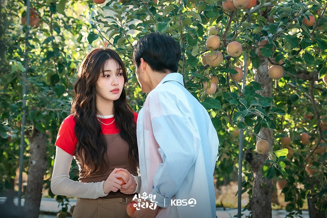 Lee Jin Woo And Choi Gyu Ri’s Love-At-First-Sight Romance Begins Despite Their Families’ Feud In “Cabbage Your Life”