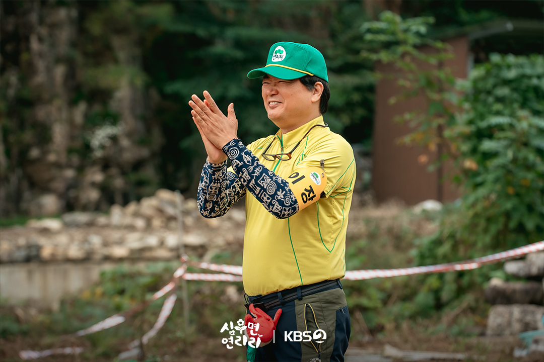 Lee Seo Hwan And Nam Kwon Ah Are A Proud Village Head Couple In “Cabbage Your Life”