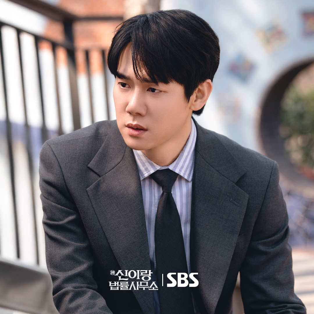 Yoo Yeon Seok Reveals He Prepared An Idol Dance Routine For His Role In New Drama “Phantom Lawyer”