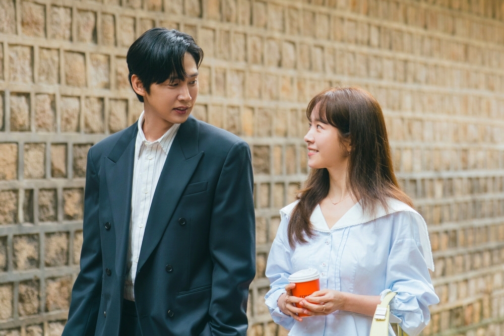 Park Sung Hoon Takes Han Ji Min Out On A Carefully Planned Date In “The Practical Guide To Love”