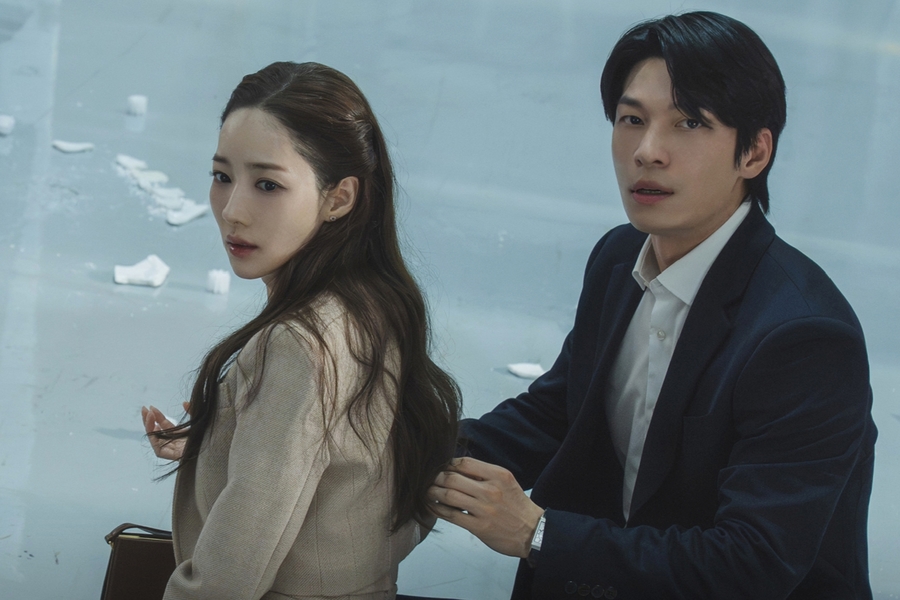 Park Min Young And Wi Ha Joon Face Danger From A Mysterious Figure In “Siren’s Kiss”