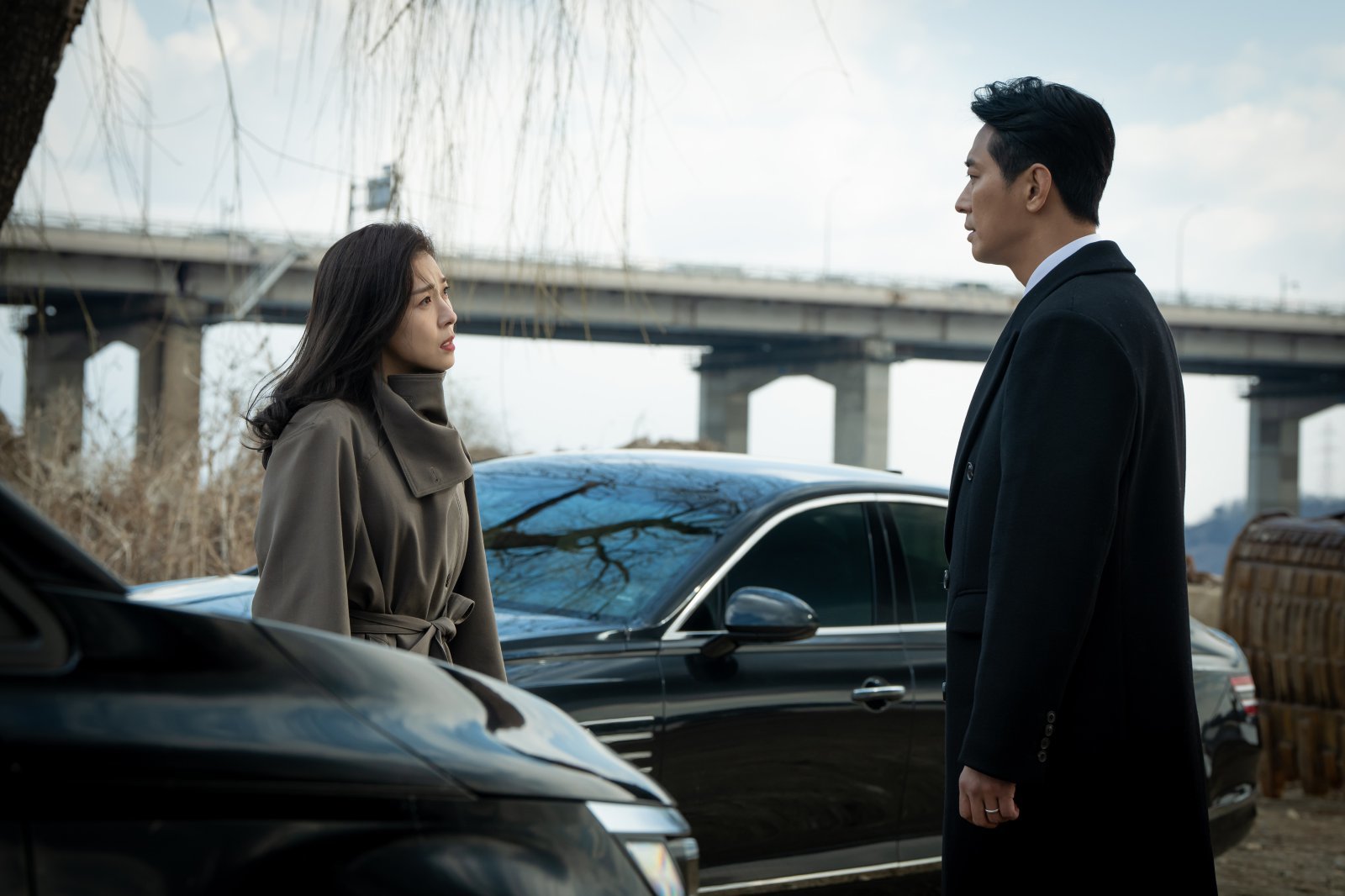 Ju Ji Hoon and Ha Ji Won in a dramatic scene from Climax.