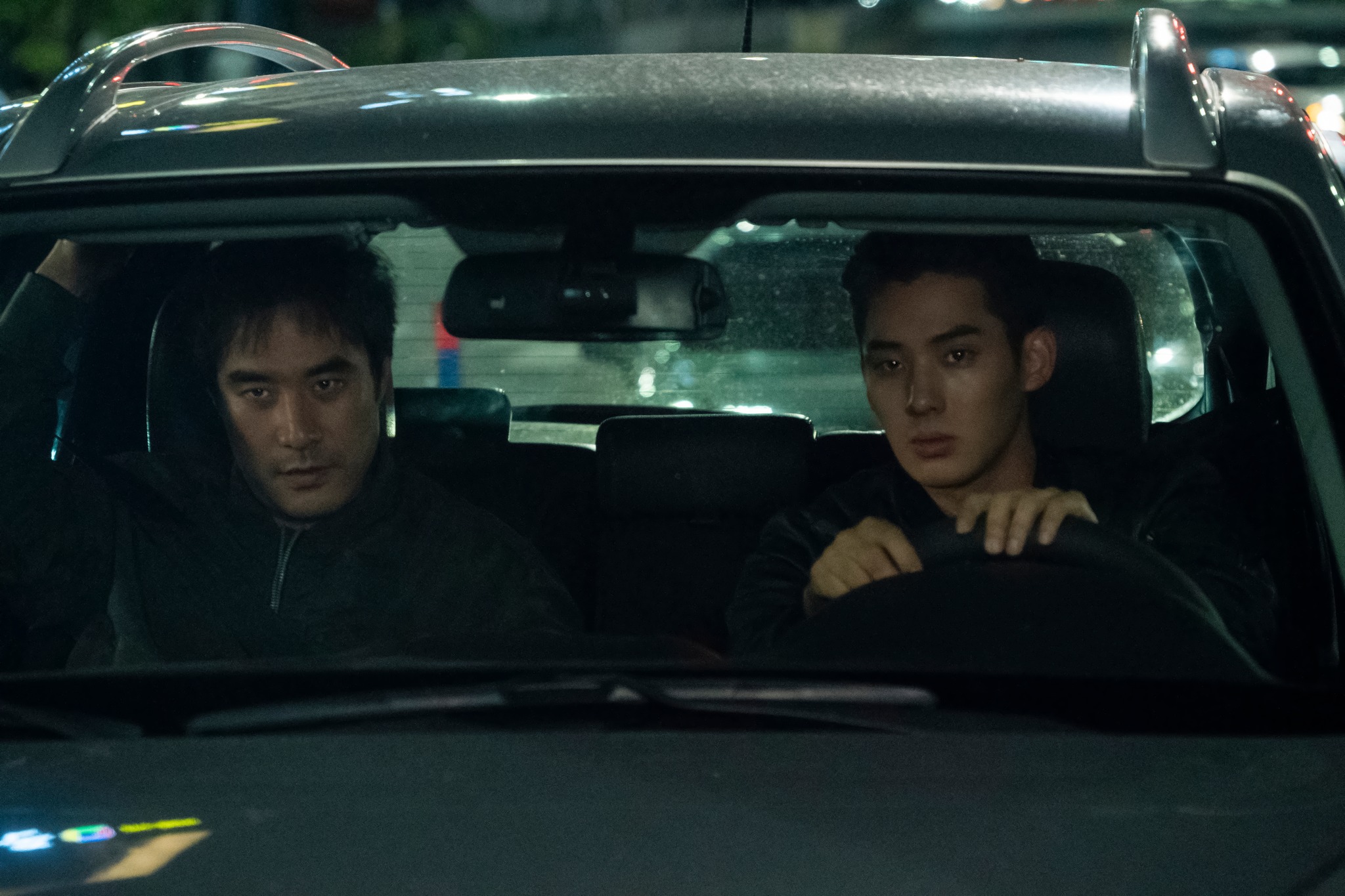 Bae Sung Woo and Jung Ga Ram in a tense stakeout during 'The Ultimate Duo'.