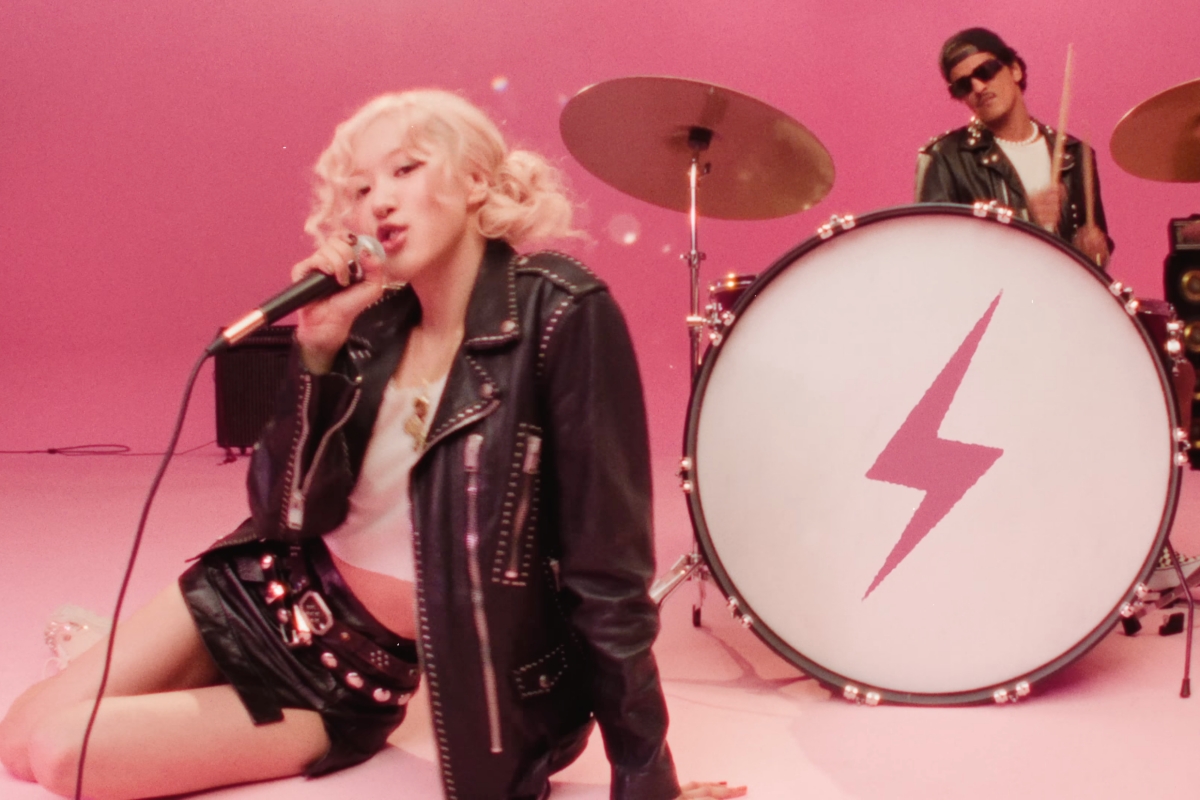 Rosé’s “APT.” Becomes Fastest MV Led By Female Artist To Hit 2.4 Billion Views