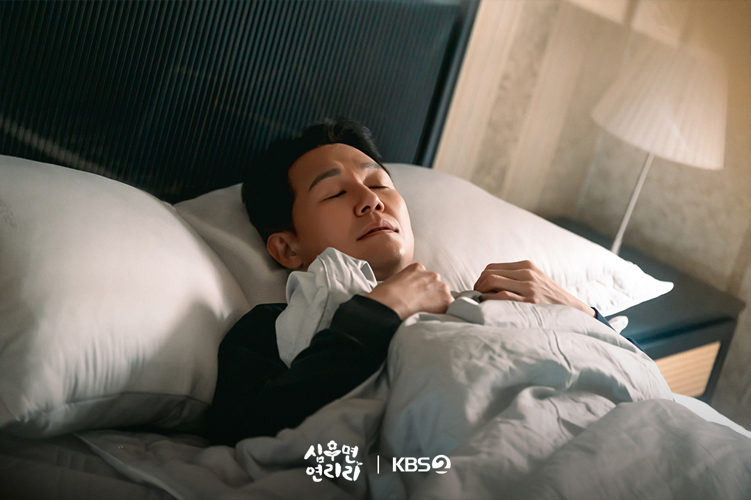 Lee Jin Woo Avoids His Parents As His Secret Risks Coming To Light In “Cabbage Your Life”