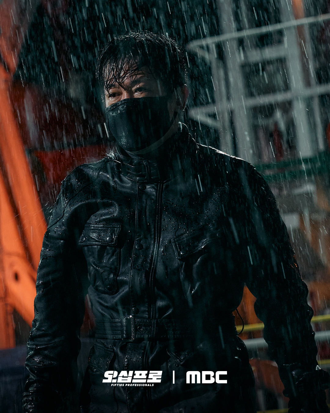 هيو سونغ تاي في دور رجل عصابة