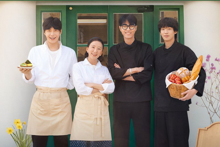 Kim Seon Ho, Lee Ki Taek, Kim Hee Ae, And Cha Seung Won Welcome Seniors To Their Dessert Café In New Variety Show