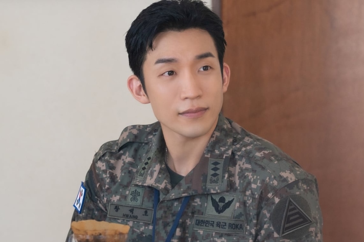 Lee Sang Yi Keeps The Kitchen Soldiers On Edge With His Discerning Palate In New Drama “The Legend Of Kitchen Soldier”