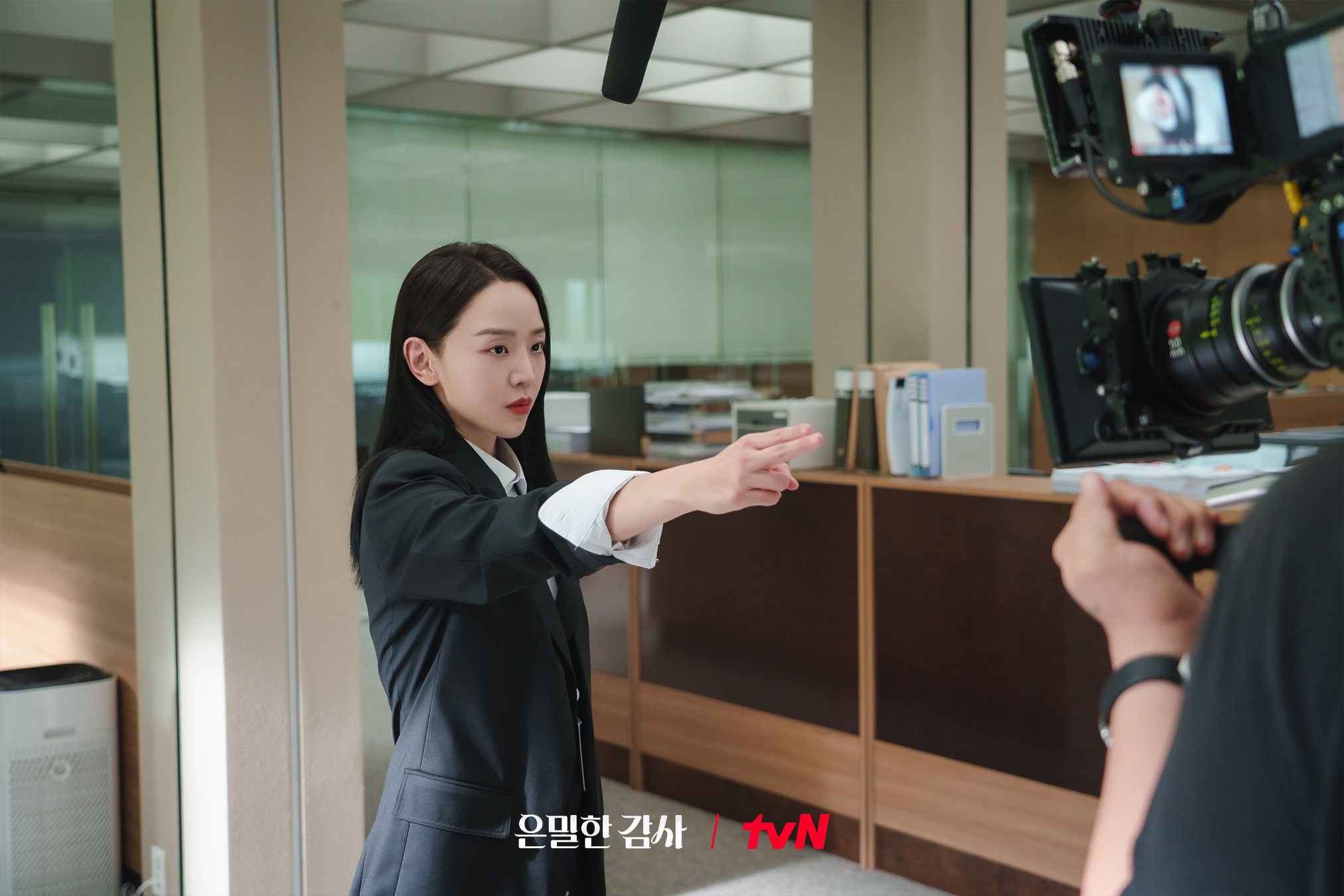 “Filing For Love” Reveals Behind-The-Scenes Photos Of Shin Hae Sun, Gong Myoung, And More On Set