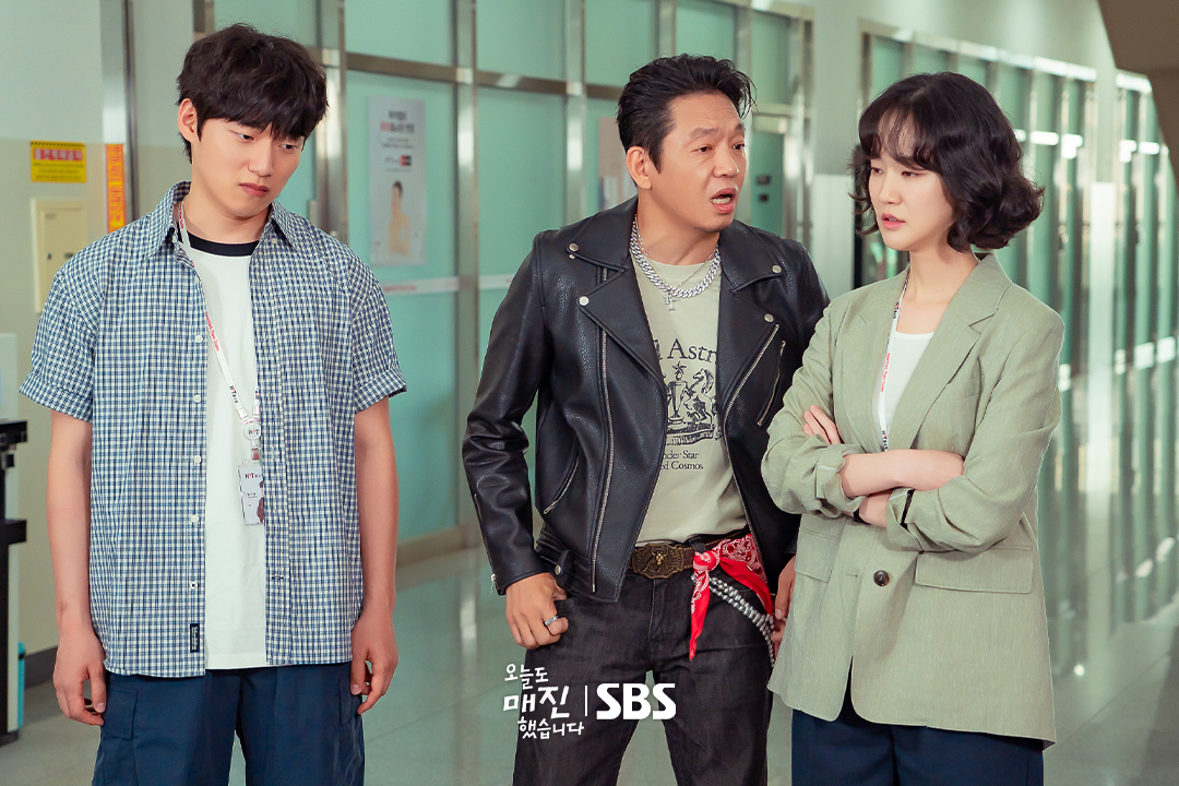 لقطة درامية من الحلقة الأولى لمسلسل Sold Out On You